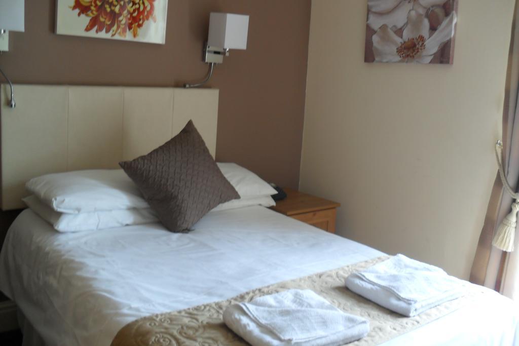 The Queen Hotel Todmorden Ngoại thất bức ảnh